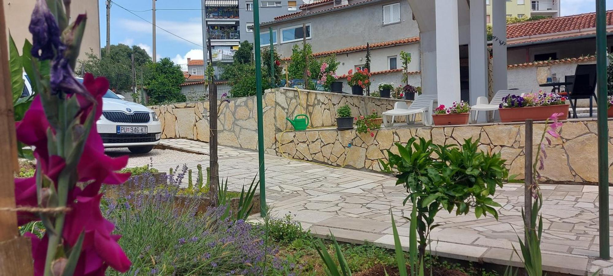 Ema & Sea Apartment'S With Free Private Parking Pula Exterior photo