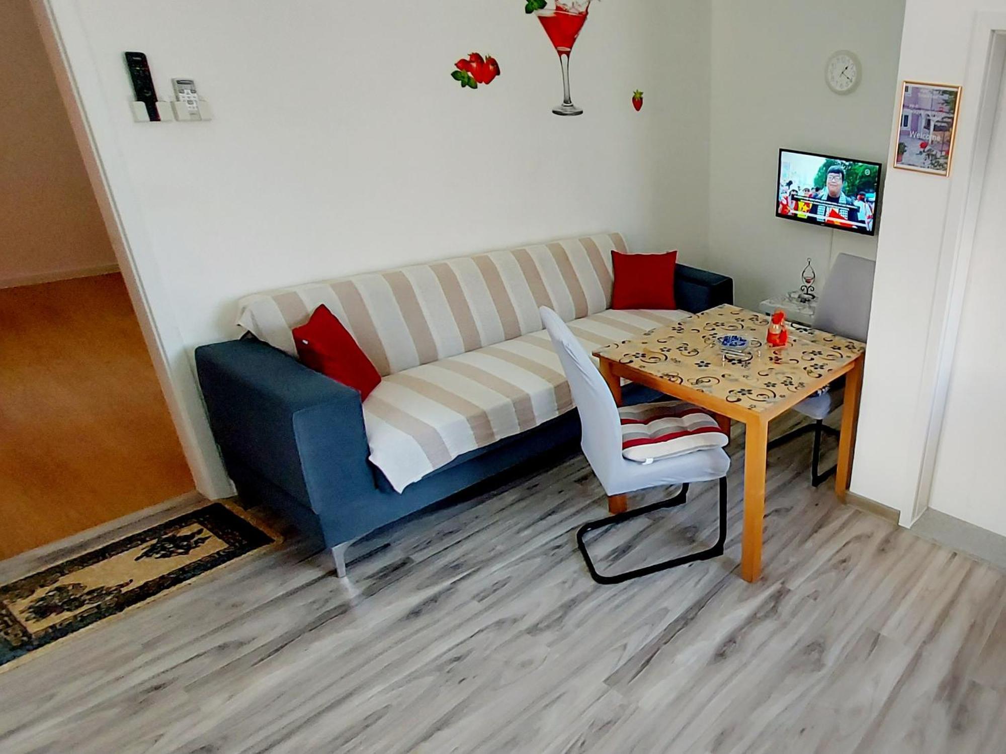 Ema & Sea Apartment'S With Free Private Parking Pula Exterior photo